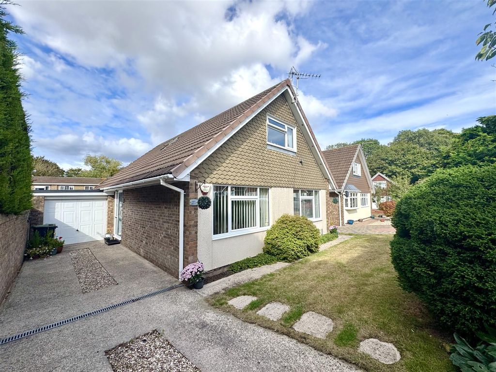 Property photo 1 of 25 Castle Lea