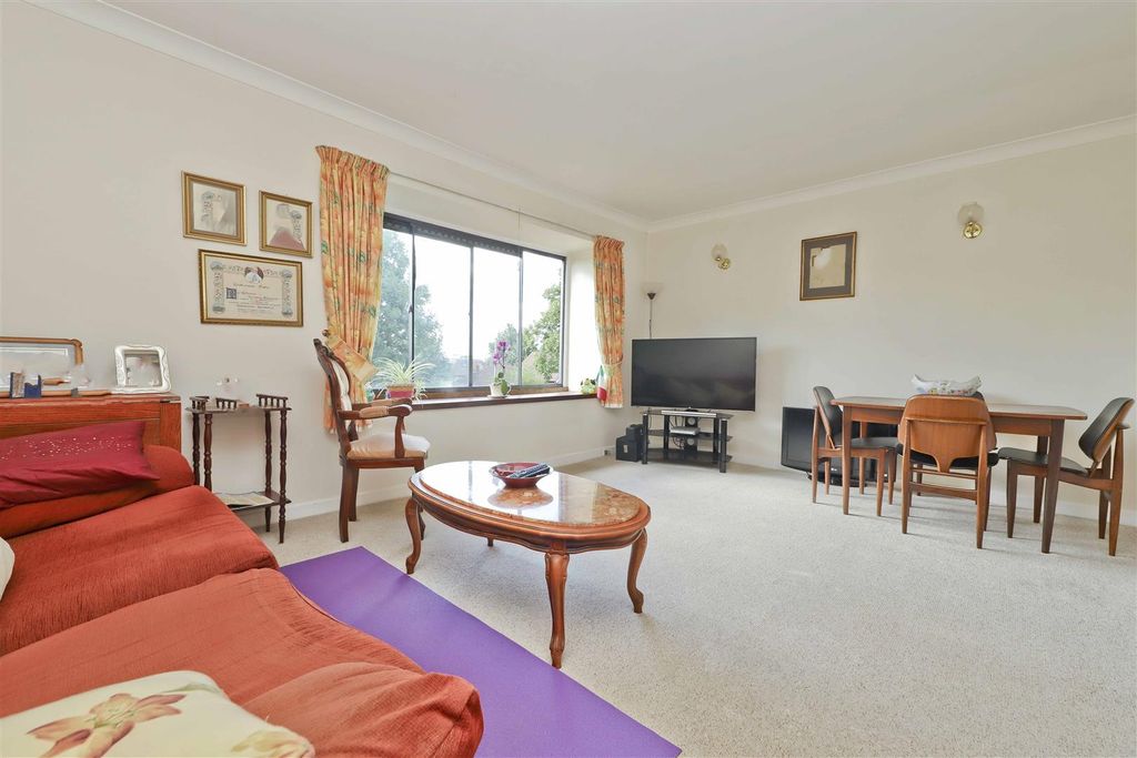 Property photo 2 of 11 Living Room