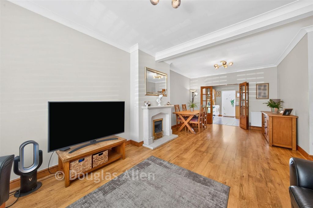 Property photo 3 of 14 Lounge/Dining Room