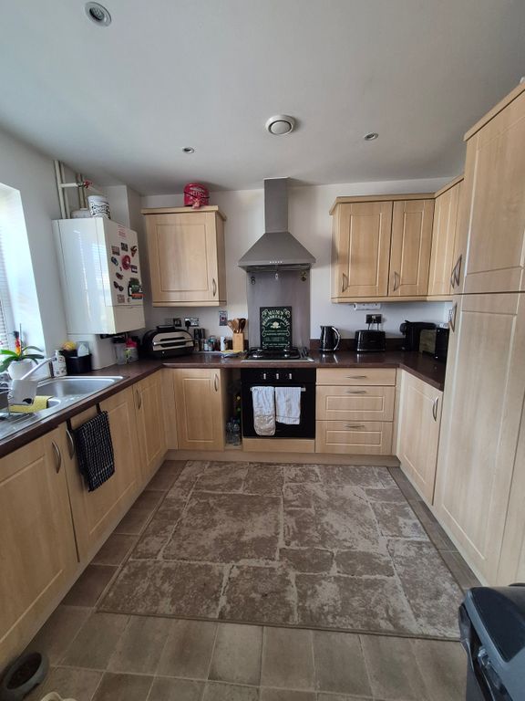 Property photo 2 of 12 Kitchen
