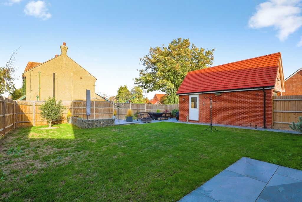 Property photo 3 of 19 Pbox-Img.Jpg