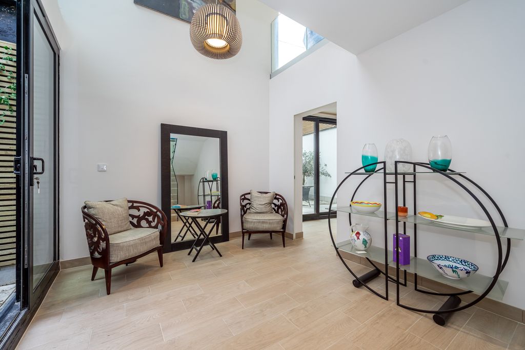 Property photo 2 of 40 2