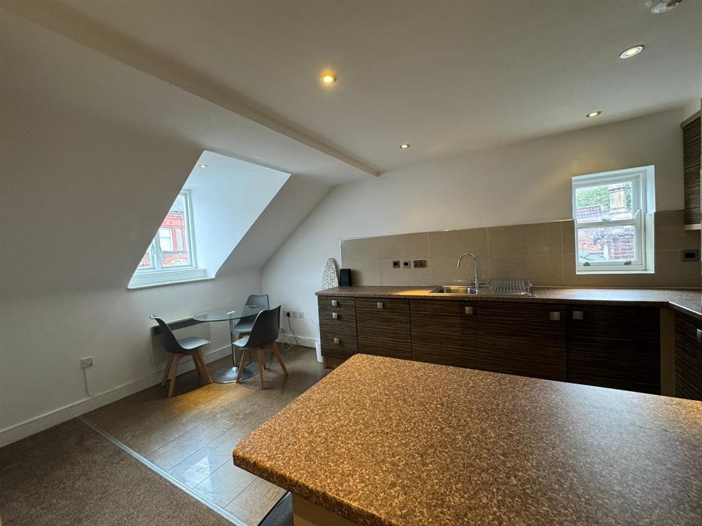 Property photo 3 of 12 2 Lark Lane - Kitchen 3.Jpg