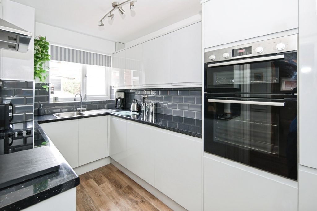 Property photo 3 of 18 Pbox-Img.Jpg