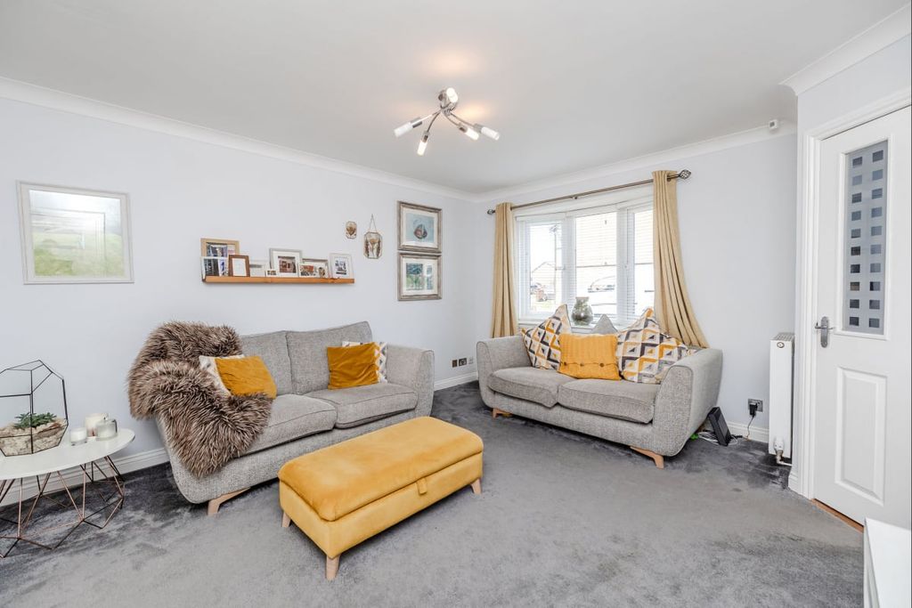 Property photo 2 of 34