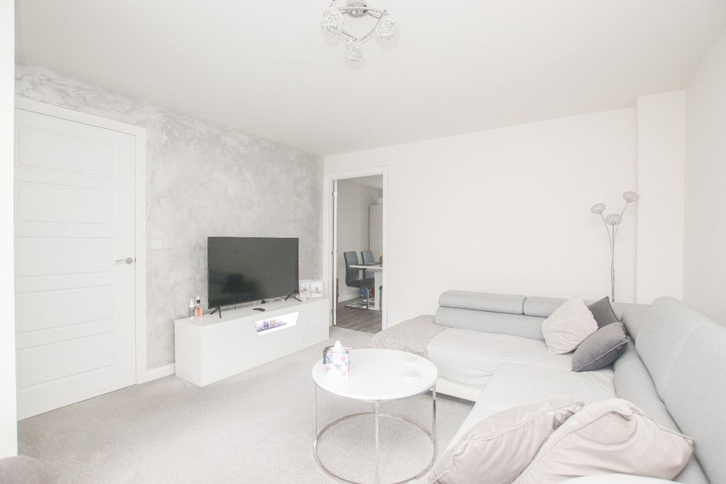 Property photo 3 of 17 4714143