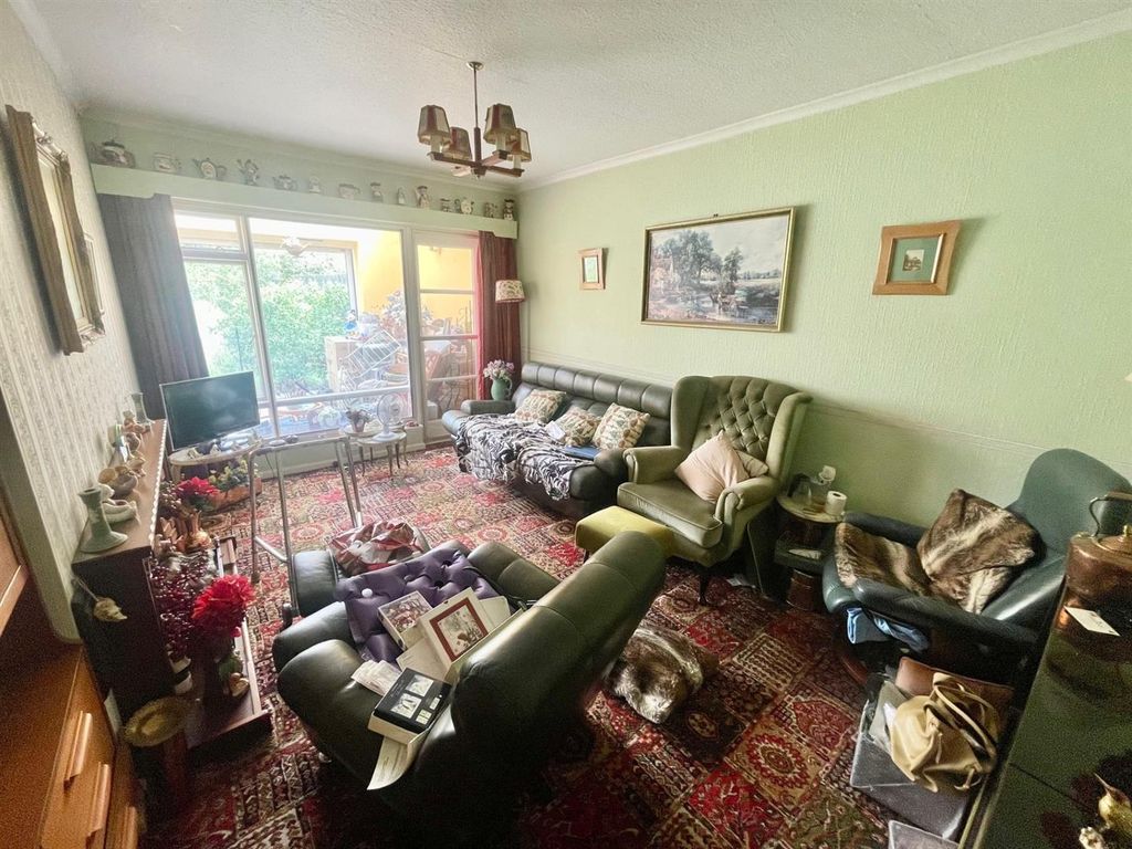 Property photo 2 of 10 Lounge.Jpg
