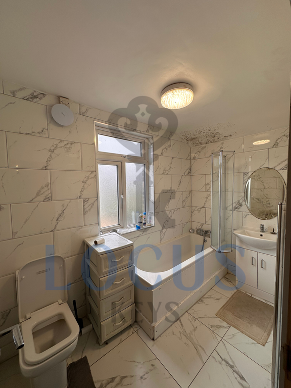 Property photo 3 of 13 Bathroom