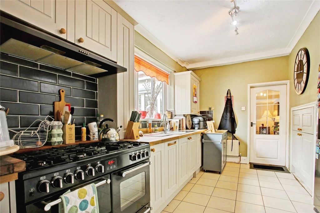 Property photo 3 of 12 Picture No. 02