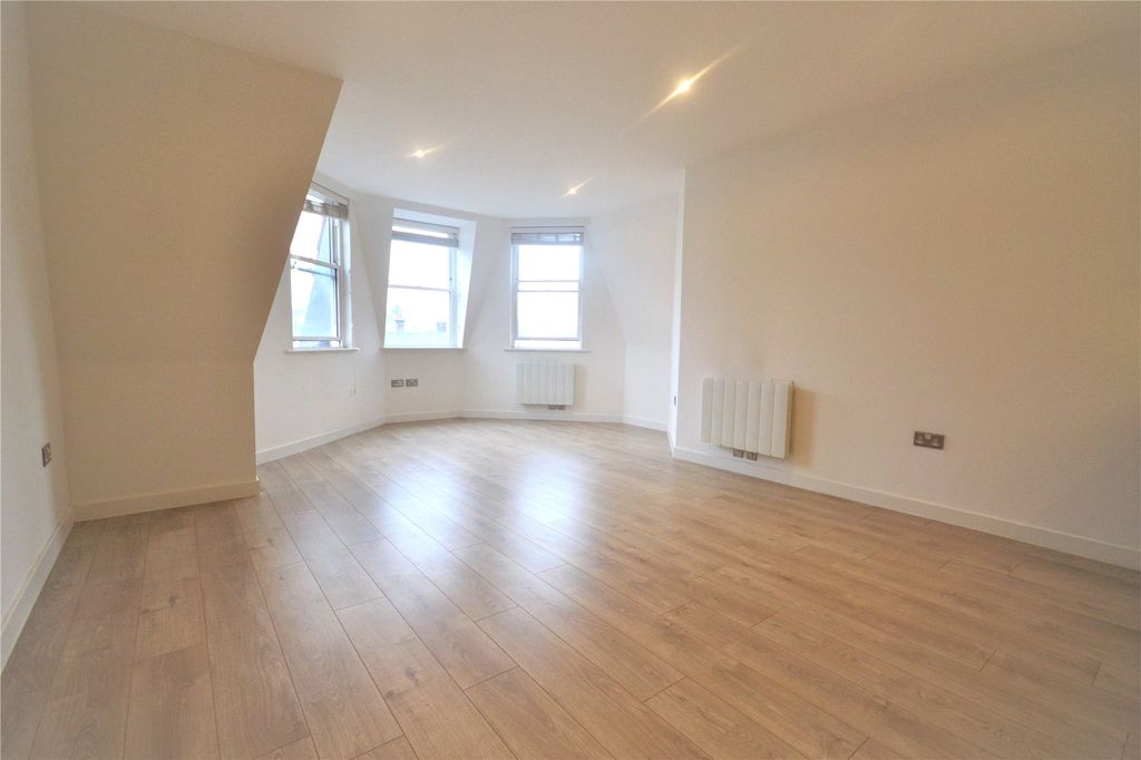 Property photo 3 of 15 Picture No. 02
