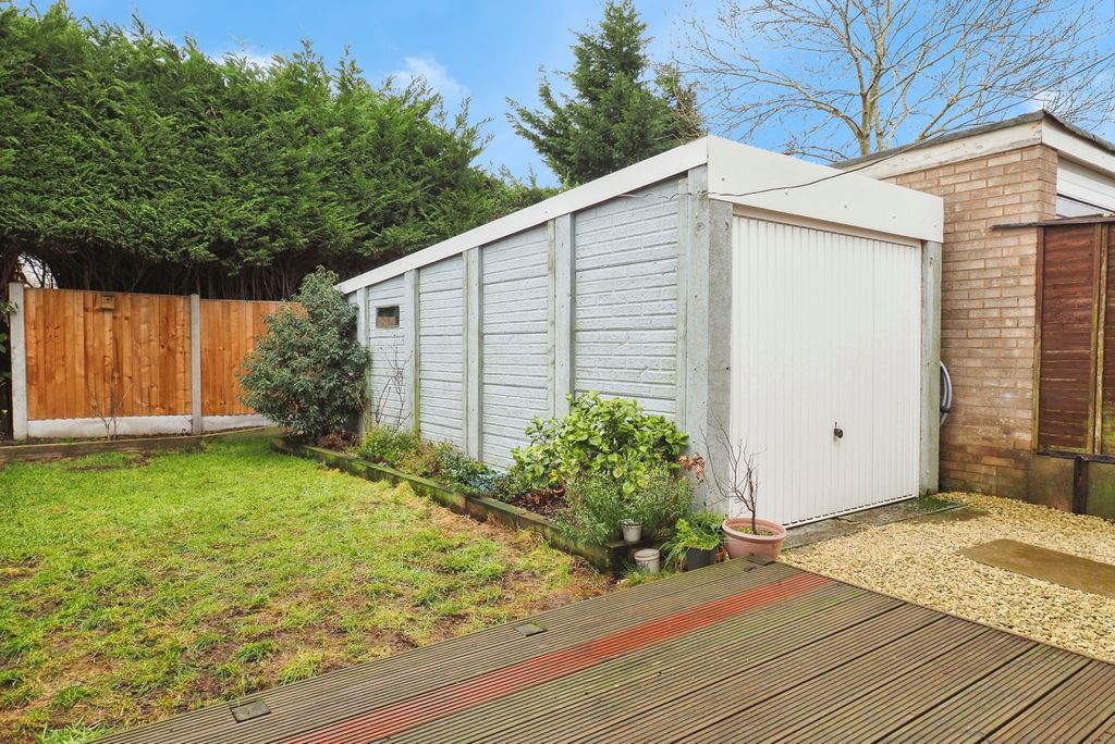 Property photo 2 of 16 Garden &amp; Garage