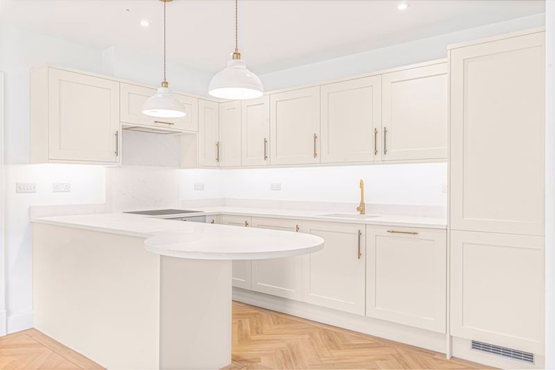 Property photo 3 of 7 Fitted Kitchen