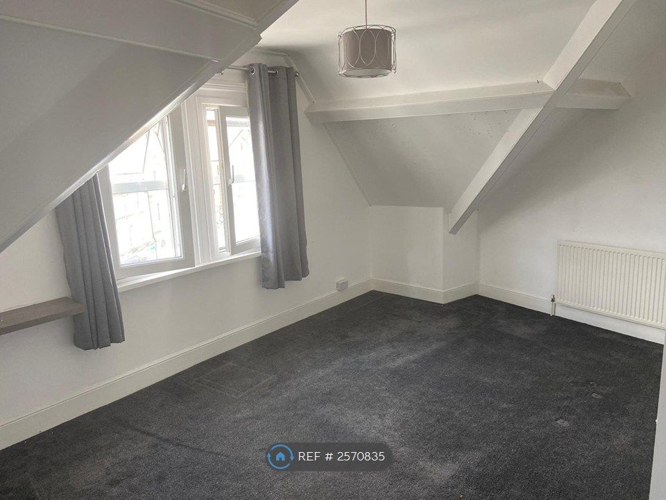 Property photo 3 of 7 Bedroom 1