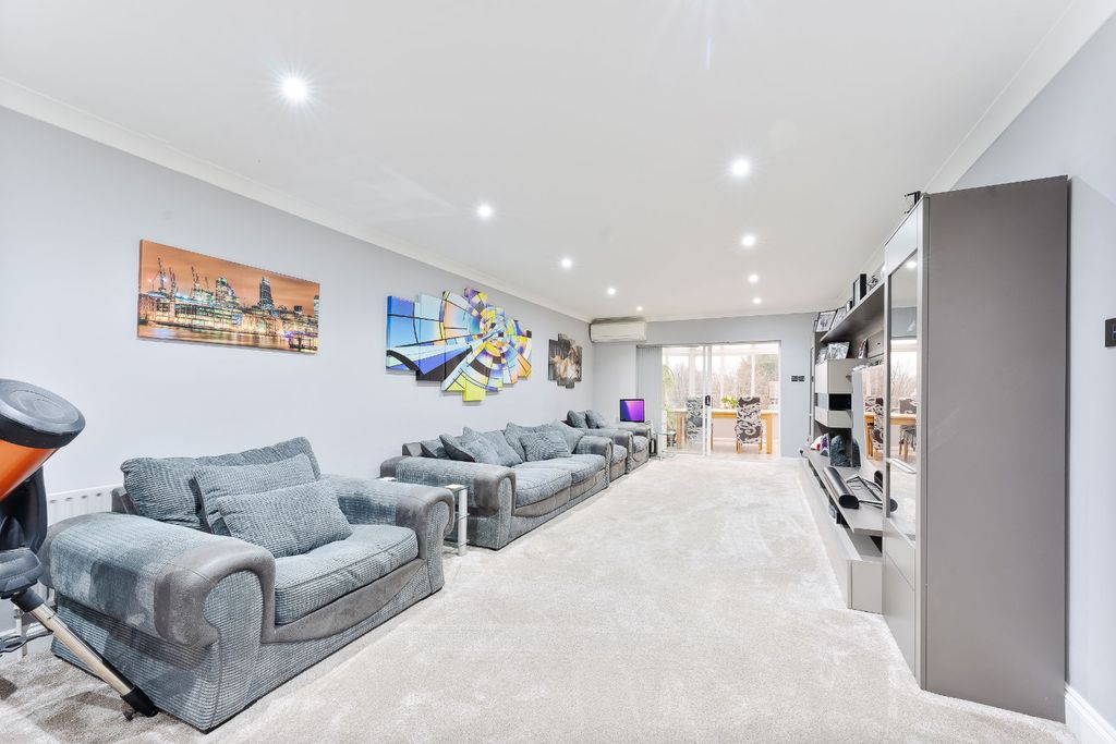 Property photo 2 of 22