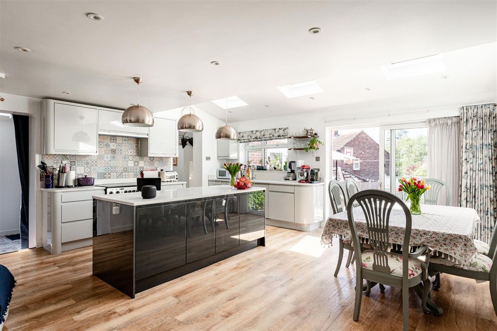 Property photo 2 of 19 40 Sheppeys-1.Jpg
