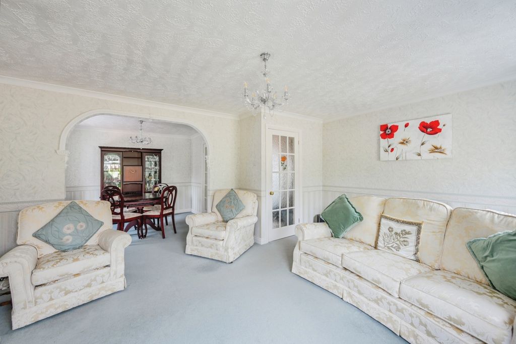 Property photo 3 of 17 Photo
