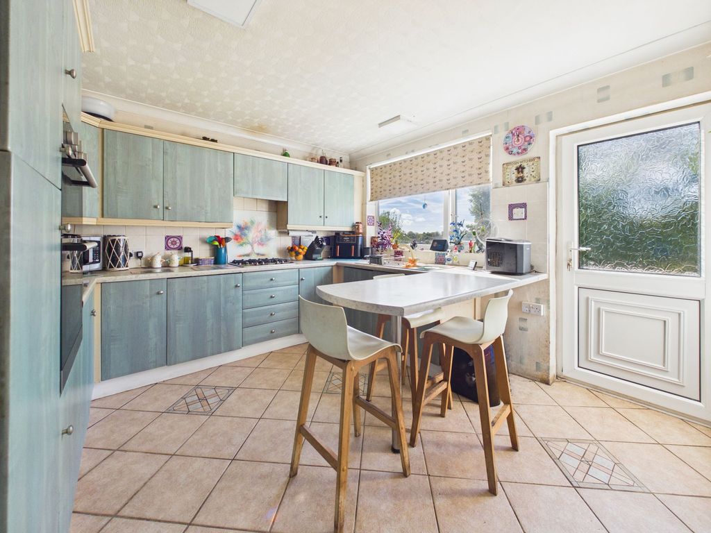 Property photo 3 of 22 Breakfast Kitchen