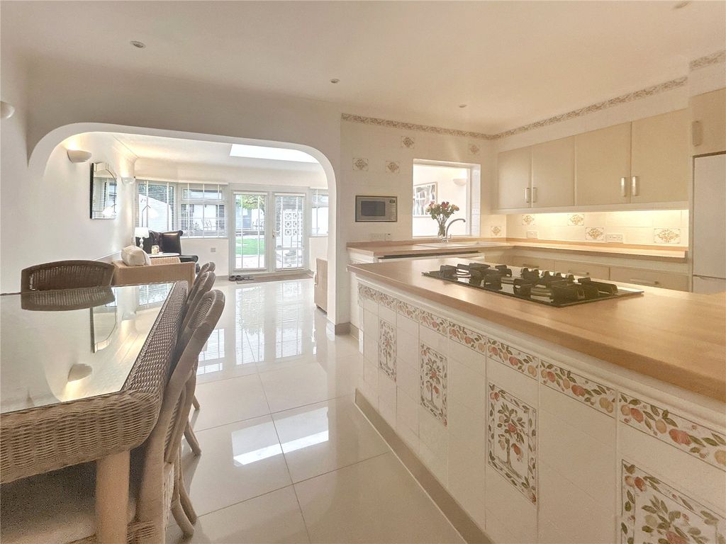 Property photo 2 of 23 Picture No. 20