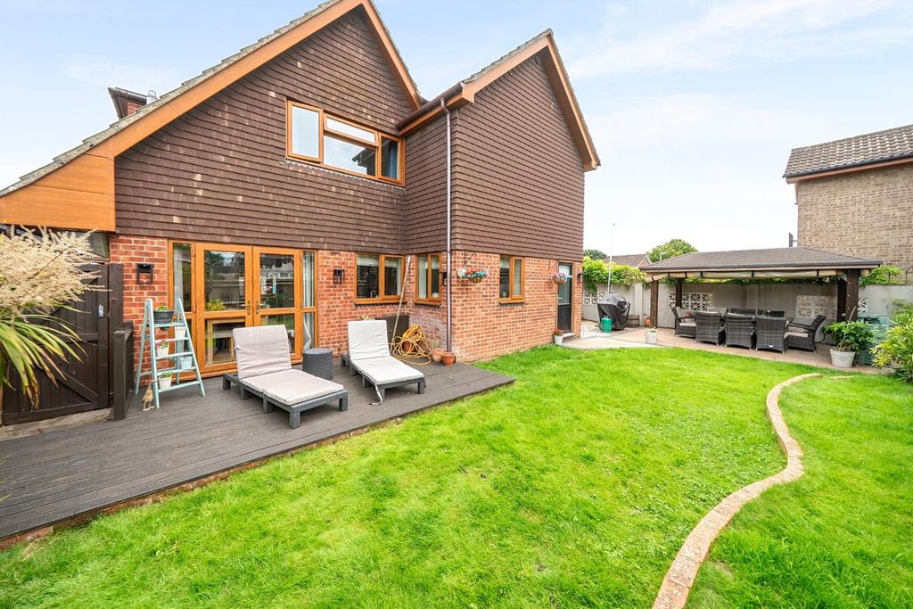 Property photo 1 of 17 1-6A34746498418-1472443-19-6A341152F36A6-1.Jpg