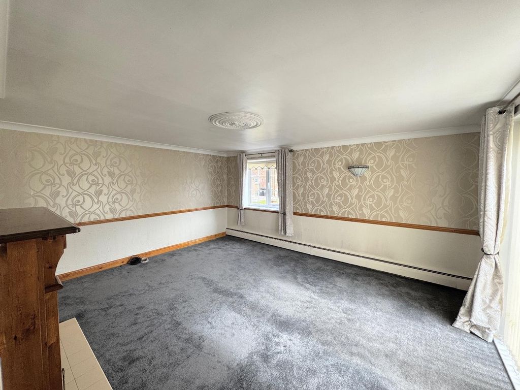 Property photo 3 of 23 Lounge