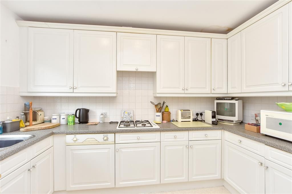 Property photo 2 of 9 Kitchen
