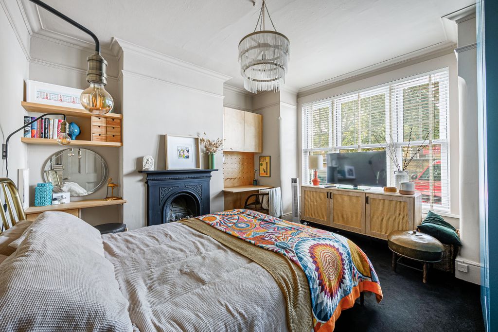 Property photo 2 of 14 Gff 51 Little Ealing Lane-11