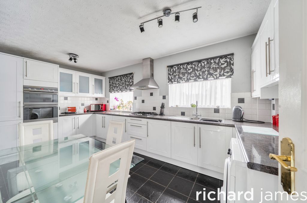Property photo 3 of 21 02c4A04A6A004411B3Fa838Df4F19c2F