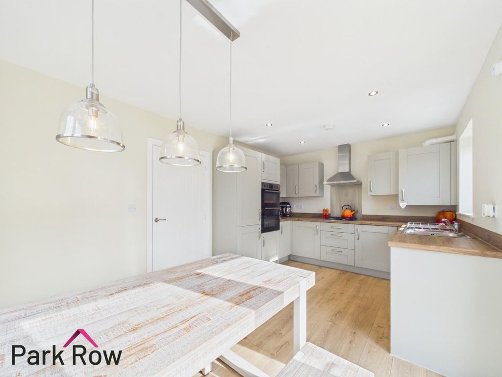 Property photo 3 of 20 Kitchen/Dining Room