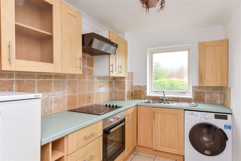 Property photo 3 of 11 Kitchen
