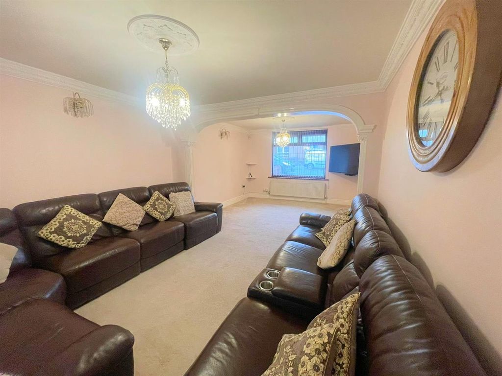 Property photo 3 of 21 Living Room