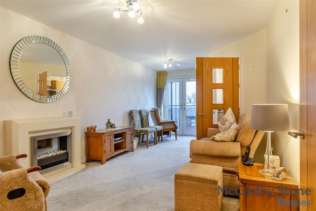 Property photo 3 of 25 8633031-Interior12.Jpg