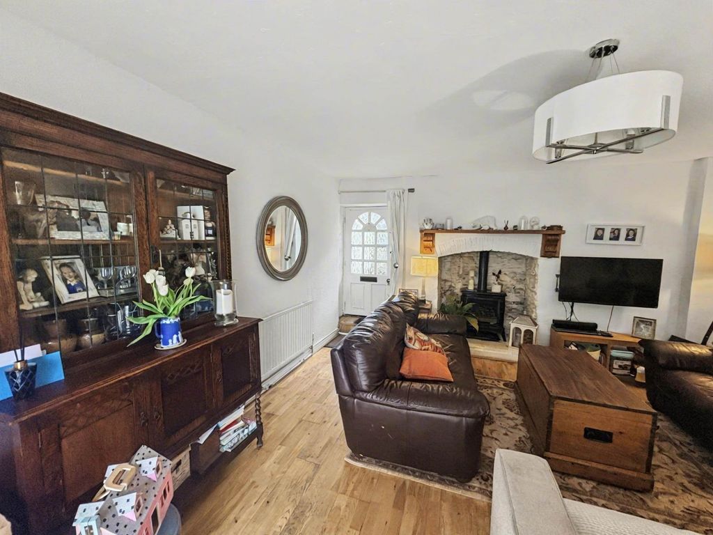 Property photo 3 of 31