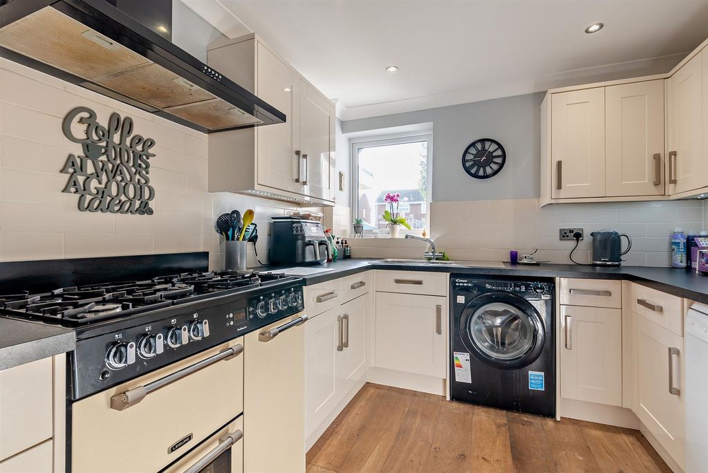 Property photo 2 of 18 8663989-Interior05-800.Jpg