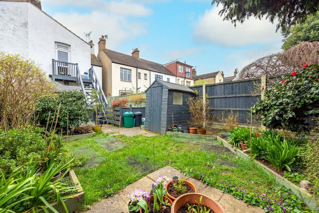 Property photo 3 of 16 Garden