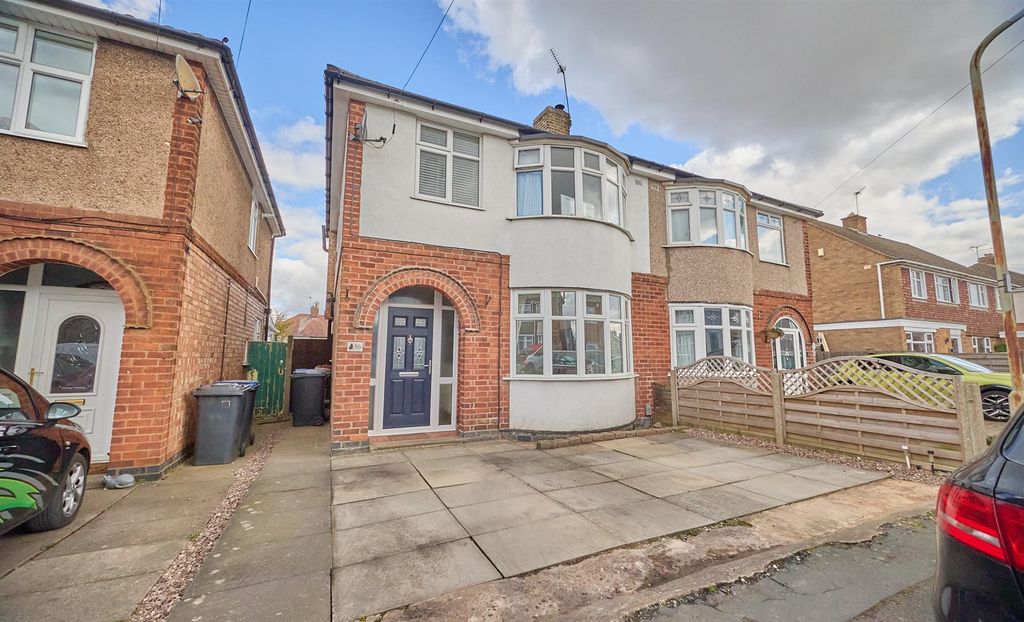 Property photo 1 of 15 Barrie Road  17.Jpg