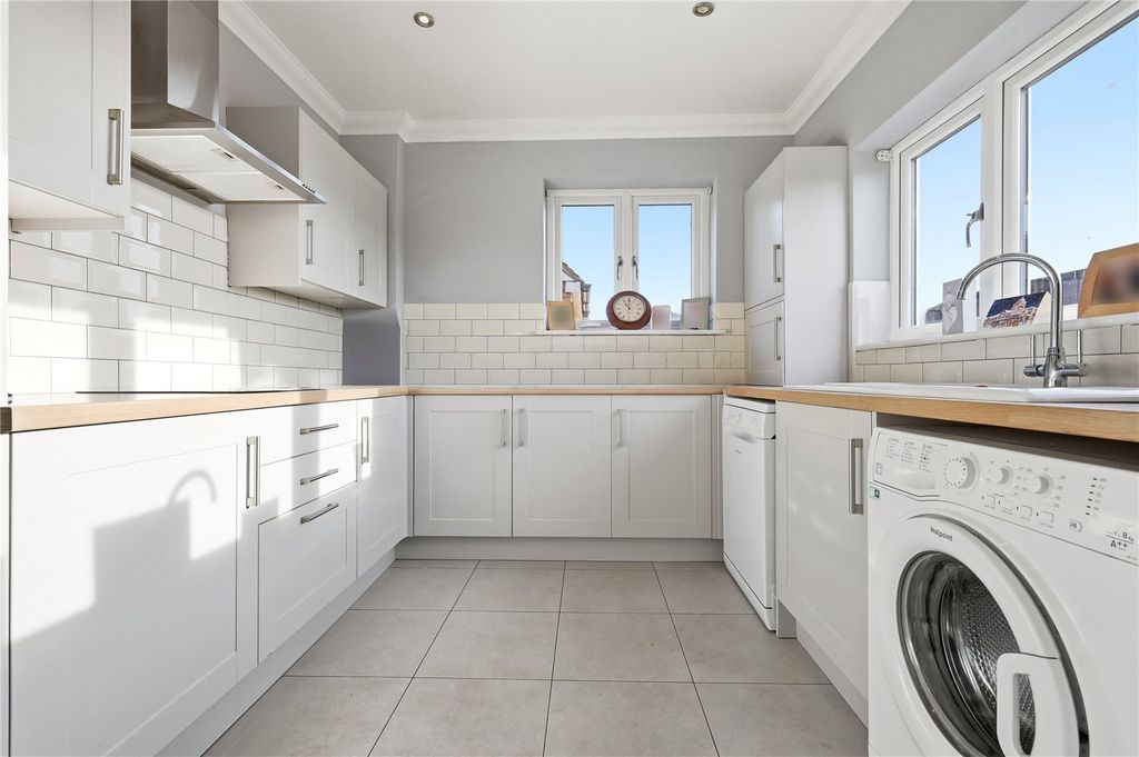 Property photo 2 of 19 Picture No. 13