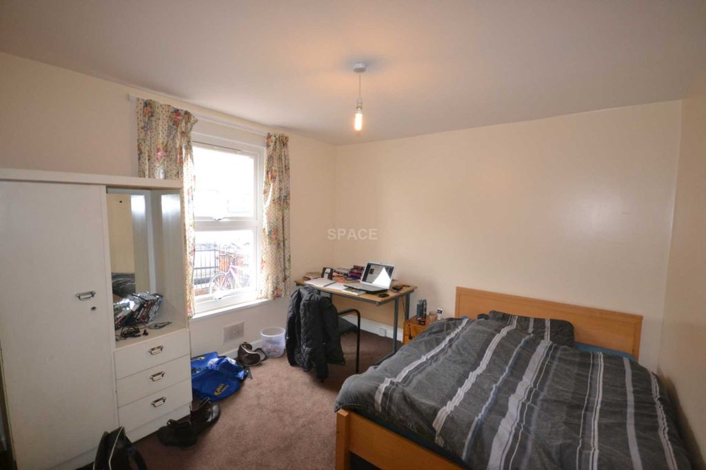 Property photo 3 of 5