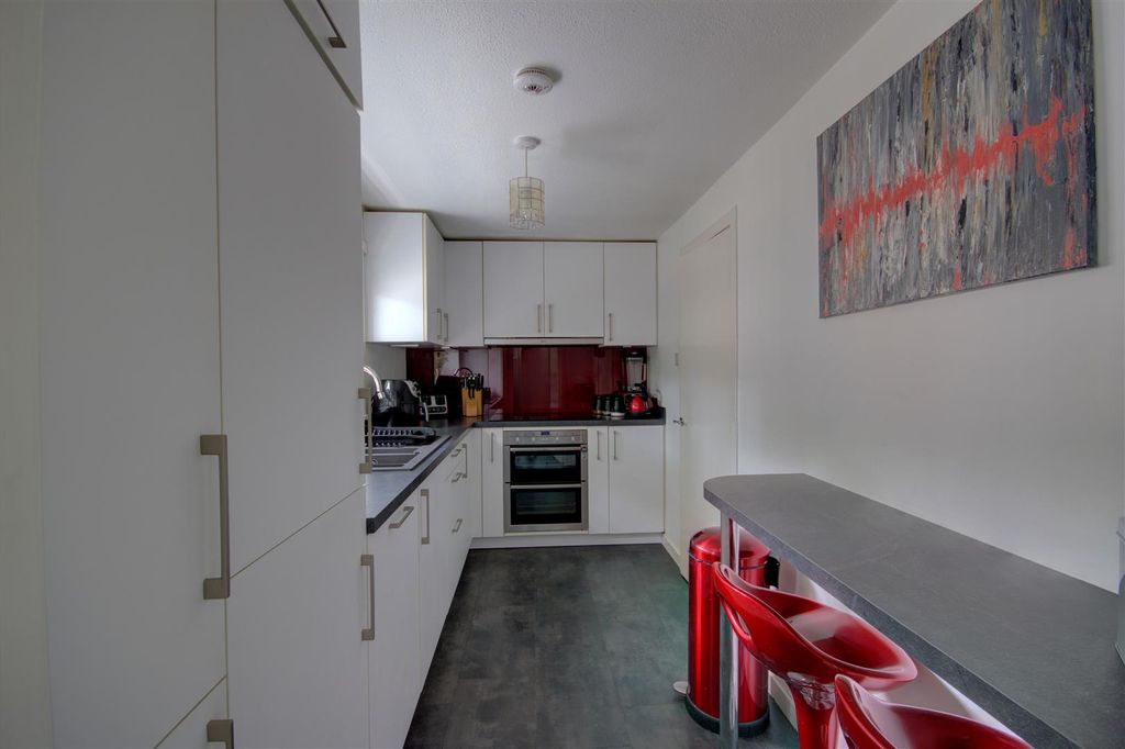 Property photo 2 of 19 Kitchen
