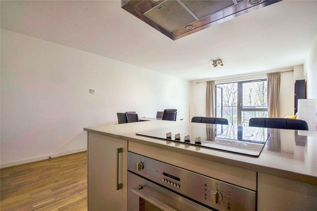 Property photo 3 of 19 Kitchen