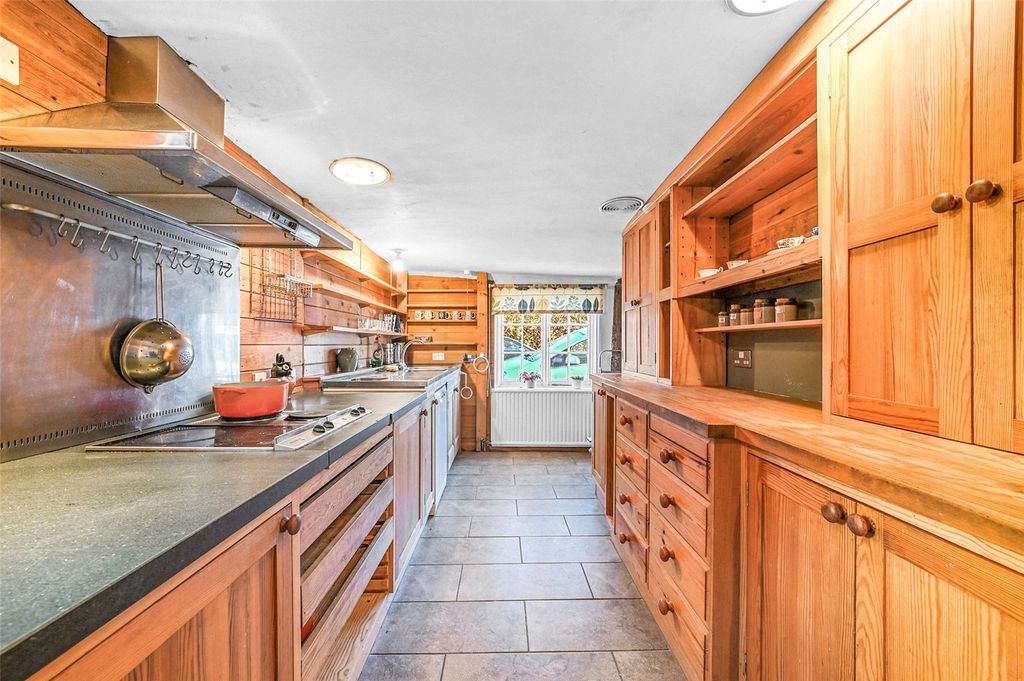 Property photo 2 of 22 Picture No. 16