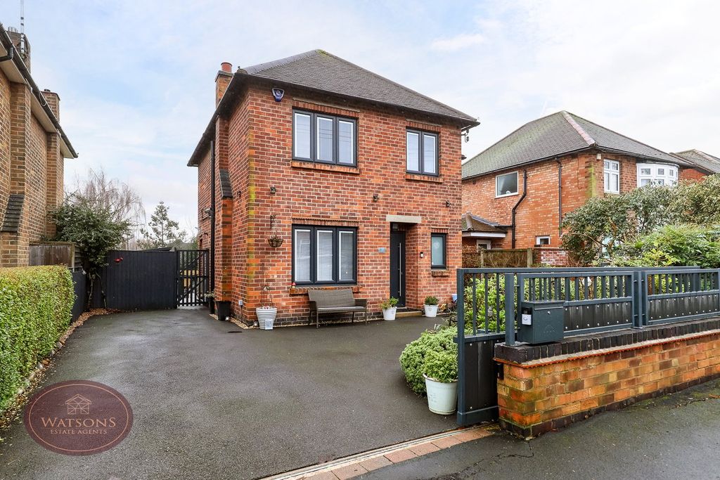 Property photo 2 of 27