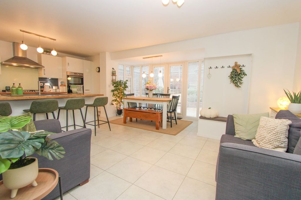 Property photo 3 of 38