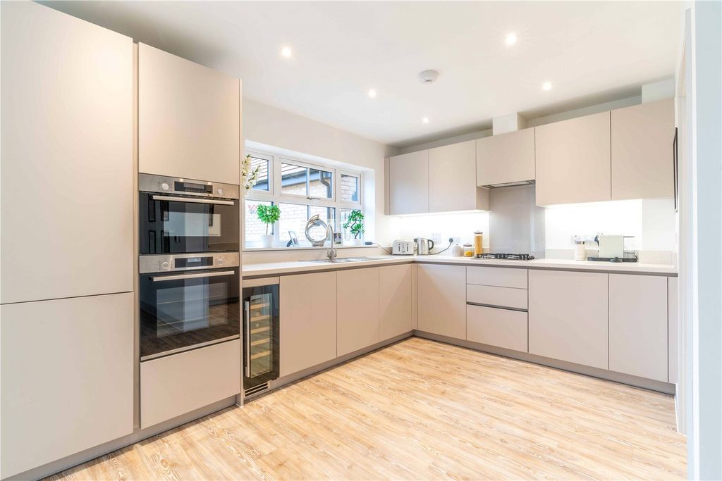 Property photo 2 of 17 Picture No. 04