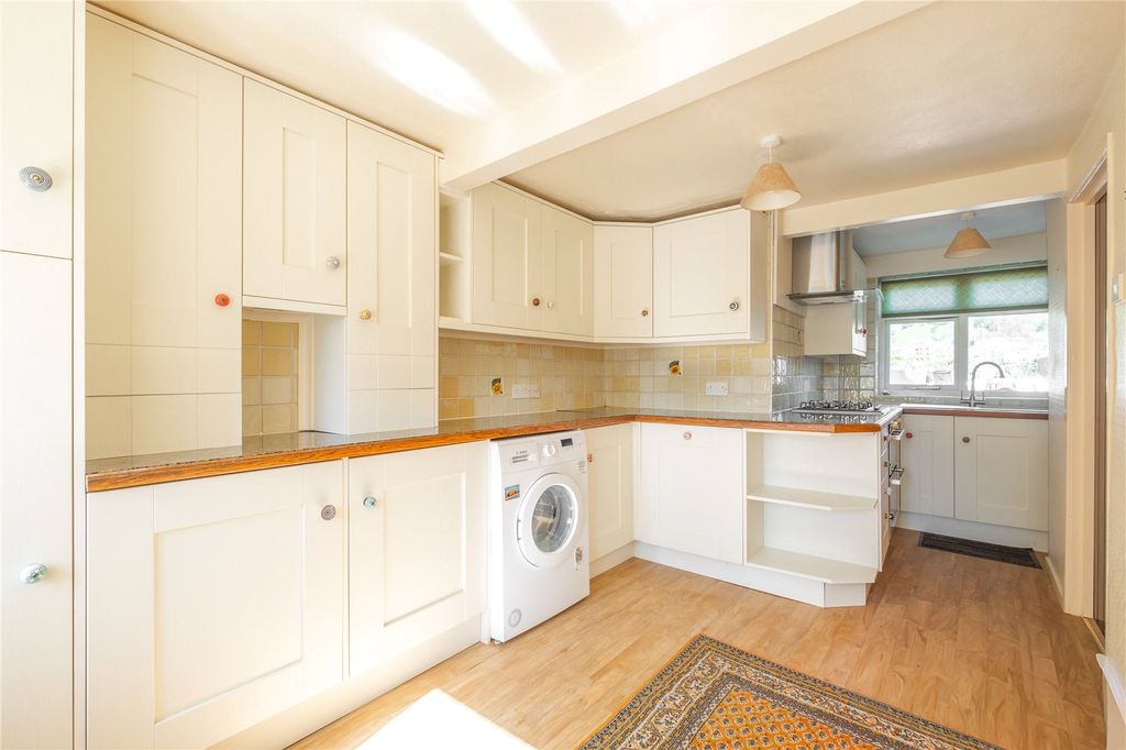 Property photo 2 of 21 Breakfast Kitchen