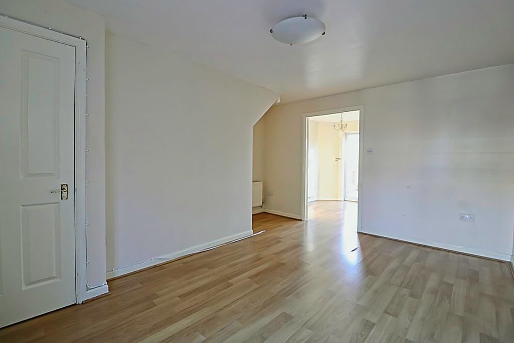 Property photo 3 of 11 Living Room