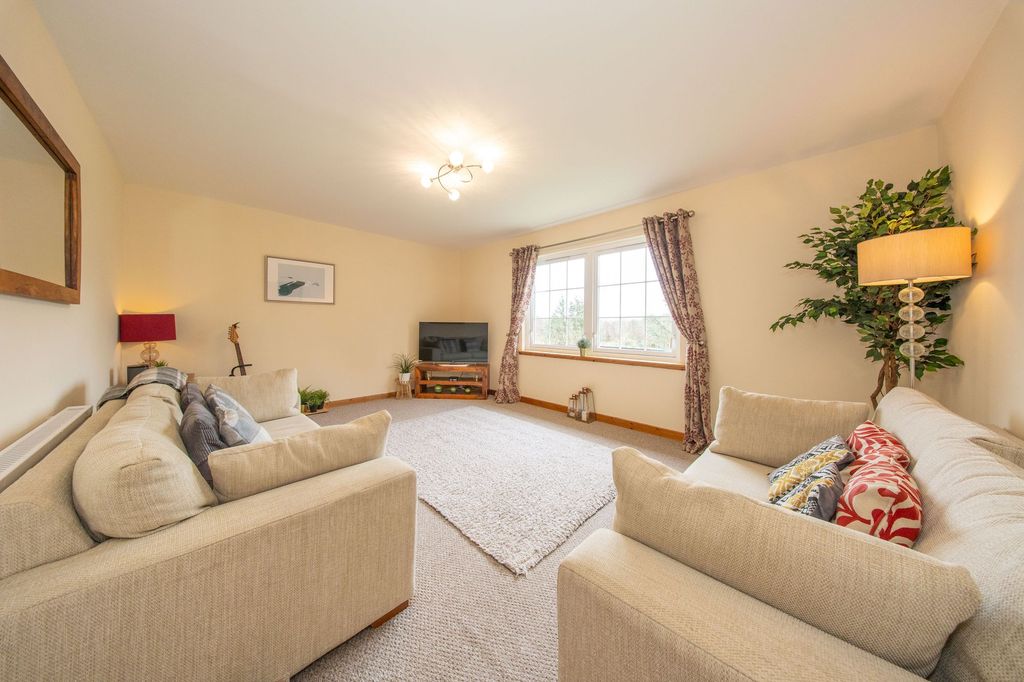 Property photo 2 of 20 Lounge