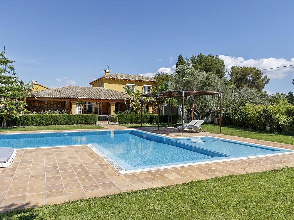 Property photo 2 of 45