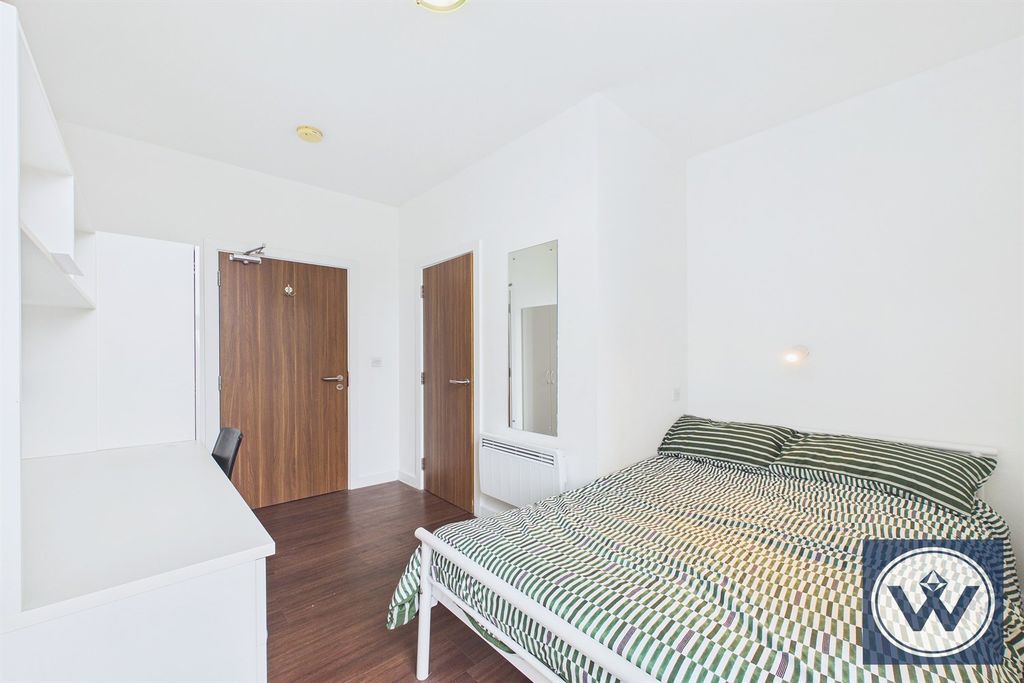 Property photo 1 of 8 (Main)