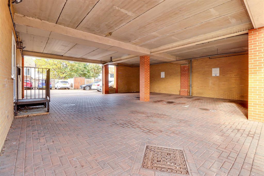 Property photo 2 of 10