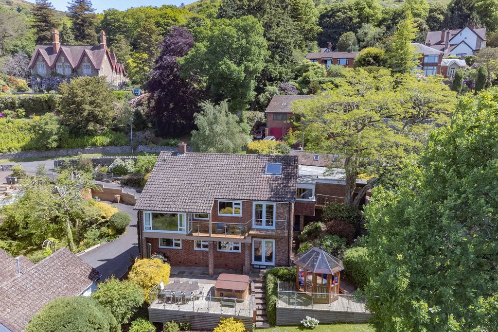 Property photo 1 of 33